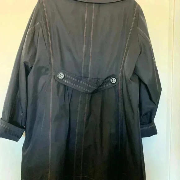 Black Guess Nylon Jacket - Picture 4 of 6